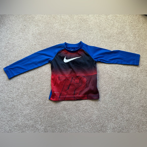 Nike Toddler, Dry-Fit Athletic Set, size 2T - Picture 3 of 7